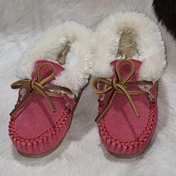 Minnetonka Pink Suede "Charley" Children's Slippers 14 Minnetonka Pink Suede "Charley" Children's Slippers -Shoe Promotion Store pinkminn