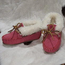 Minnetonka Pink Suede "Charley" Children's Slippers 12 Minnetonka Pink Suede "Charley" Children's Slippers -Shoe Promotion Store pinkminn8